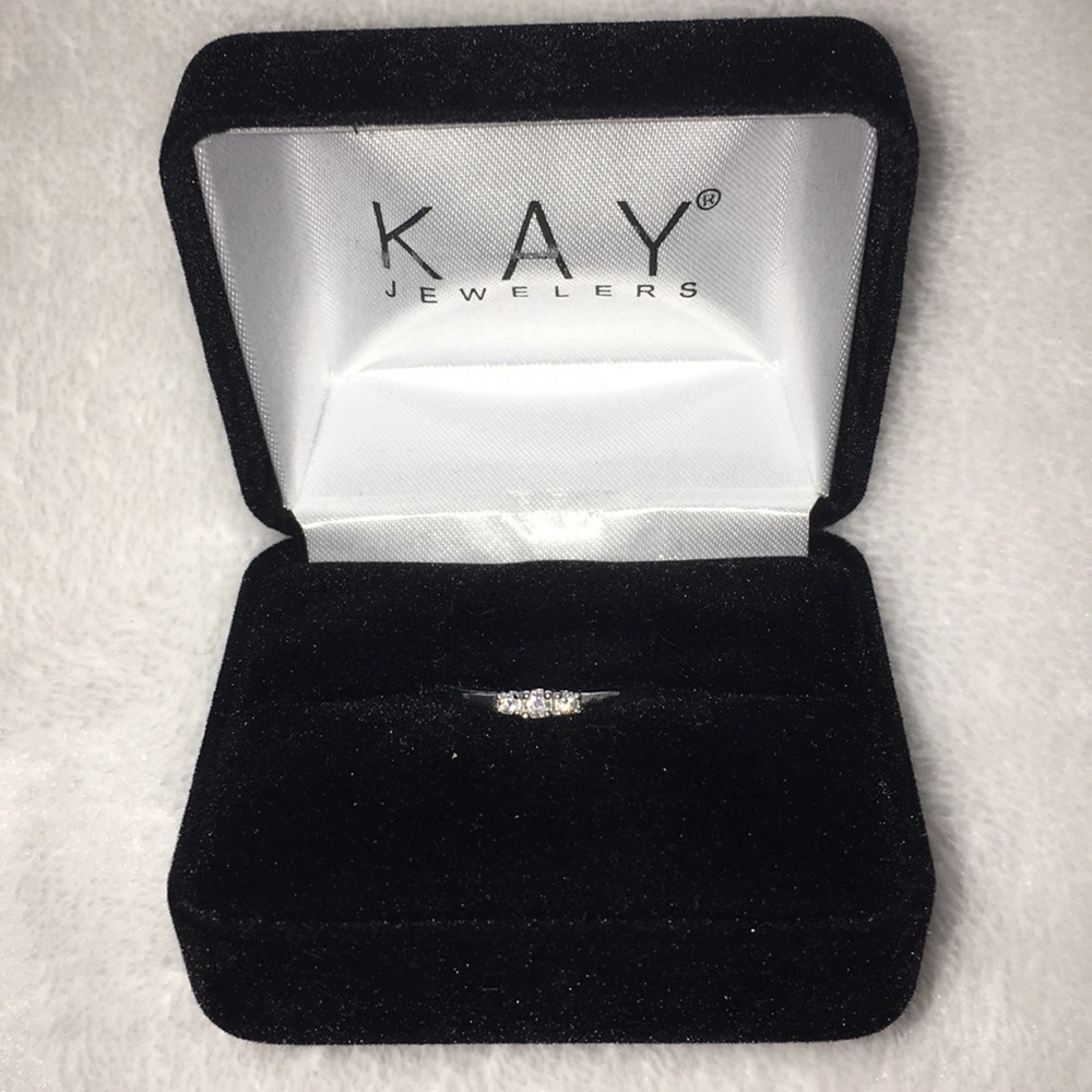 Dainty 3 diamond ring